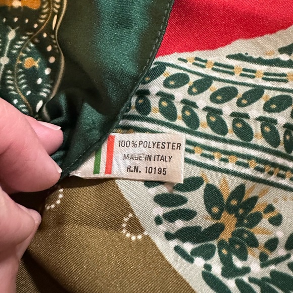 Abstract vintage green and red floral scarf - Picture 7 of 7